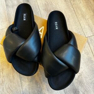 ROAM foldy puffy slides